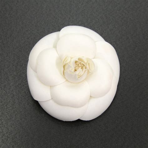 sautoir femme chanel|chanel camellia flower brooch.